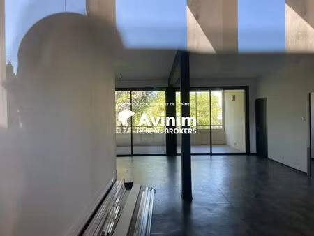 location commerce aix-en-provence 13090 210m²
