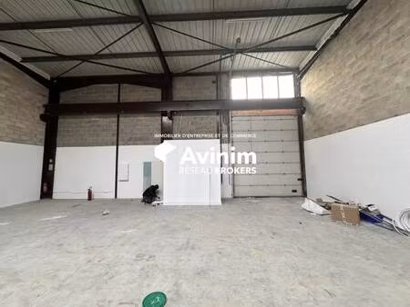 location entrepôt 1 296 m²