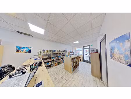 local commercial sablé proche mairie