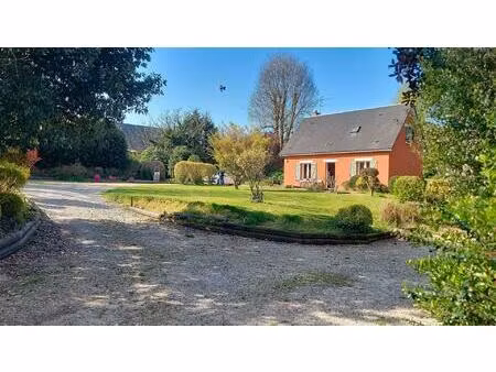 maison 3 chambres sur sous sol et bâtiment ancien. beau jardin 2500 m²