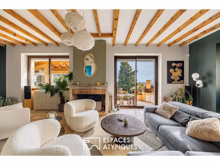 ancienne bastide rénovée avec piscine et vue