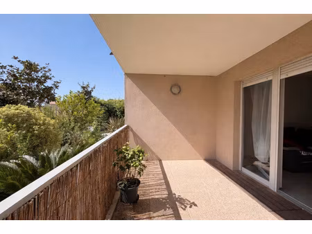 appartement 2 pieces avec terrasse et parking