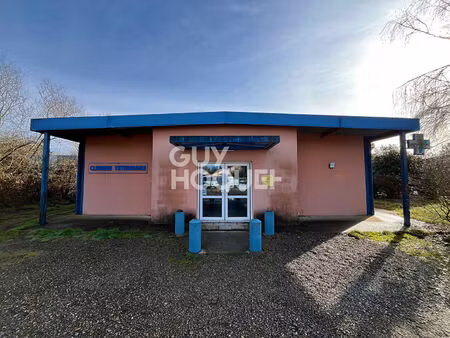 local commercial de 288 m²  hangar et parking