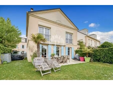 port cergy  belle maison familiale idéalement située.