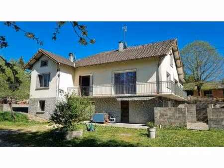 ensemble maison et ateliers