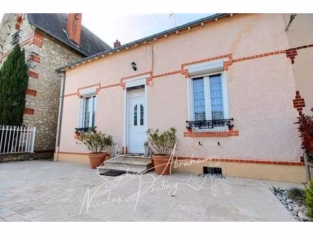 maison familiale  4 chambres avec grand terrain. commerces et écoles sur place !