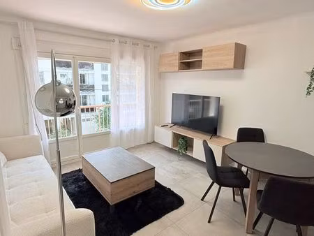 t2 meublé haut de gamme – balcon – clim – 2 parkings – aix sud pont de l’arc