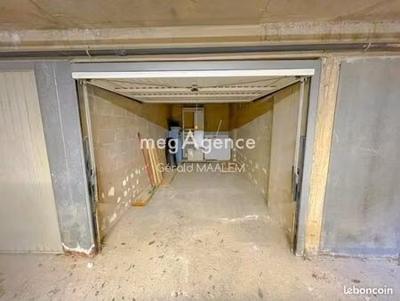 parking/box 13 m² sainte-maxime