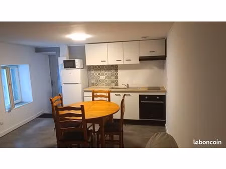 loue studio meublé 23 m²   sainte hermine 