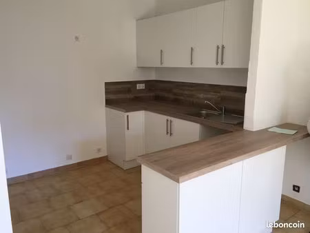 t3 dans petite résidence avec parking. dispo 24/04/2026