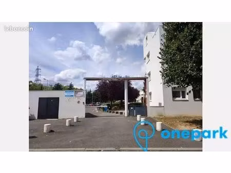 parking/box 12 m² evry