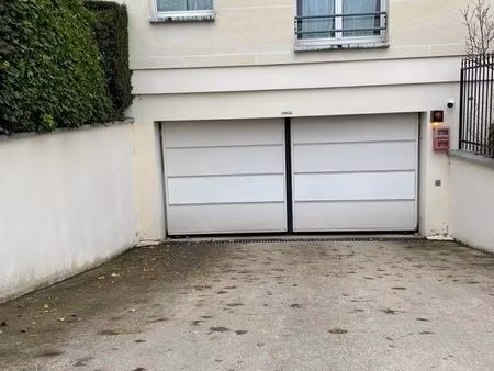 location  place de parking moto sécuriser proche  centre-ville  montmorency