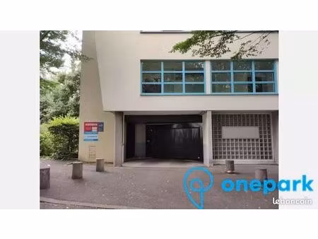 parking/box 12 m² nanterre