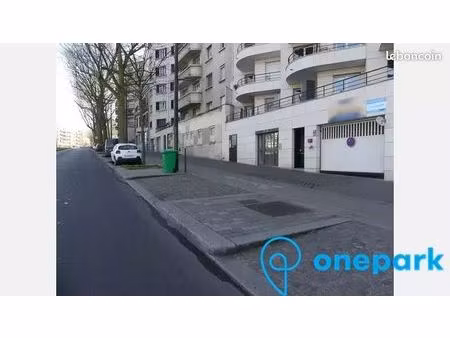 parking/box 12 m² paris 19