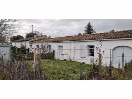 maison charentaise t2 avec jardin