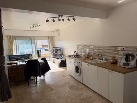 appartement de 84 09 m² à cavalaire-sur-mer