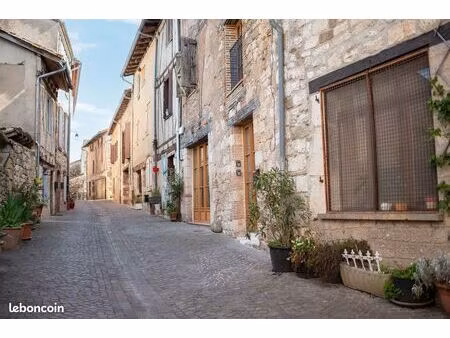 immeuble rénové – centre historique de castelnau‑de‑montmiral