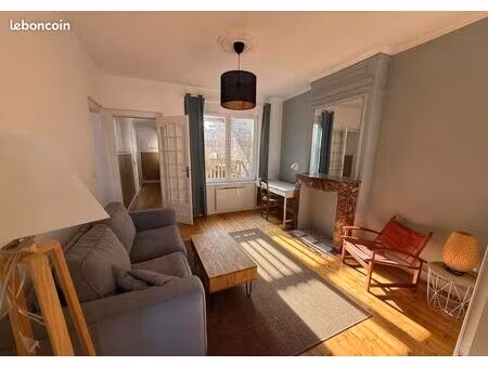 t2/t3 lumineux avec terrasse métro gambetta