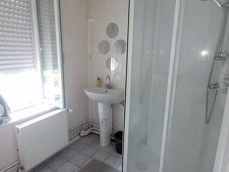 t2 meublé neuf charges comprises