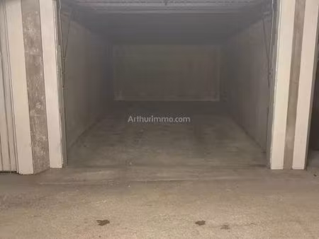 parking/box 1 pièce 14 m²