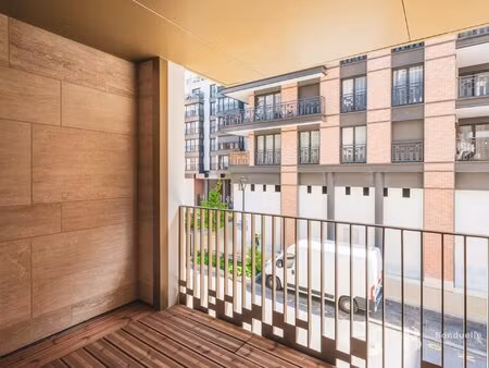 a louer vide - beau 4 pieces de 82 m2 - appartement neuf - 1er etage - bacon - parking - c