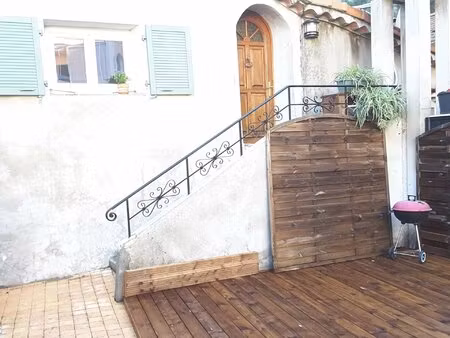 magnifique studio de 31m² avec terrasse de 40m² en haut de villa