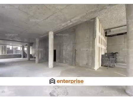 location commerce dury 80480 1250m²