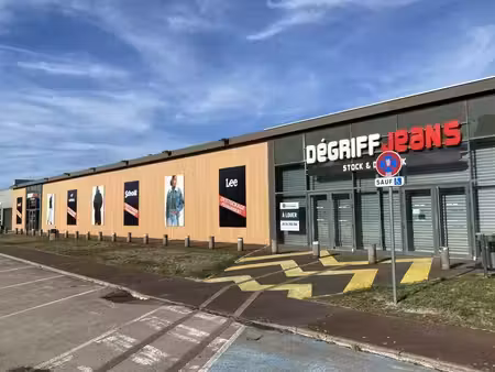 location commerce 208m² à 488m²