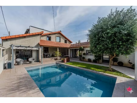 bron  maison 3 chambres avec jardin et piscine