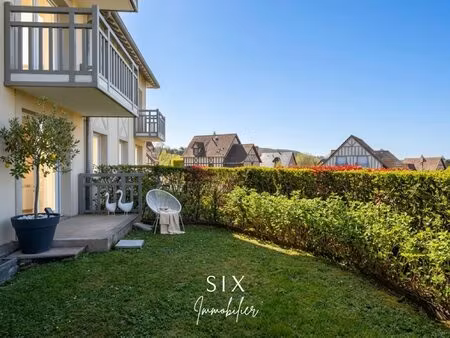 appartement de standing avec joli jardin privatif et parking sou