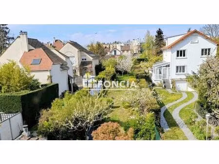 2 pièces parfait état -vue dégagée- jardin privatif - 8 minutes à pied de la gare