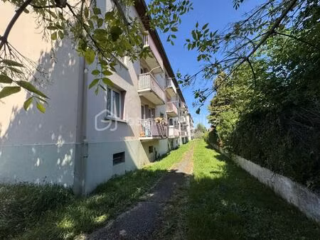 appartement de type t4 transformé en t3 de 63 m2 avec cave