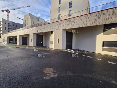 location entrepôt 2 046 m² à 4 092 m²