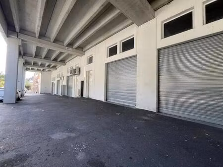 location entrepôt 102 m²
