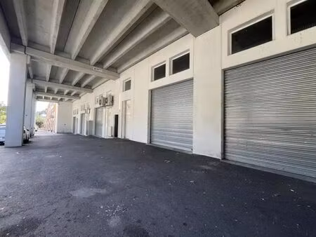 location entrepôt nice 06200 102m²