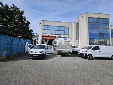 location local d'activités 518 m²