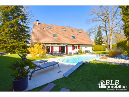 maison familiale a vendre 270 m2 + piscine + jacuzzi + 104