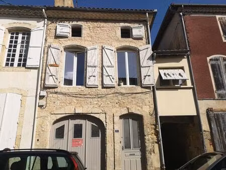 à vendre  vic-fezensac  gers: maison de ville lumineuse avec 3 chambres  grand garage/atel