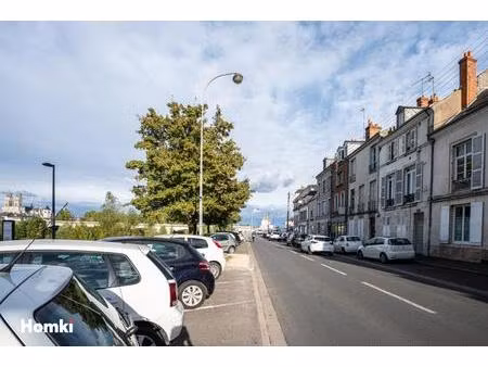 orleans quai de prague  proche pont royal