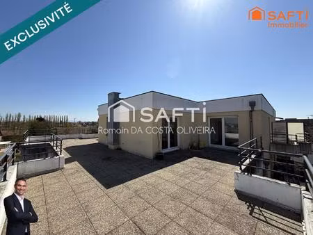 superbe appartement en attique de 4 pièces disposant d'une cave  d'une place de stationnem