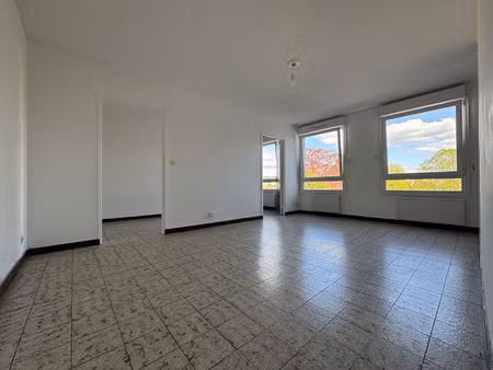 appartement rénové de 37 m2 sh avec acsenseur en centre ville de charleville