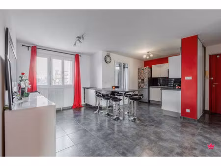 appartement t3 de 70m2 - traversant - vue grand large - décines
