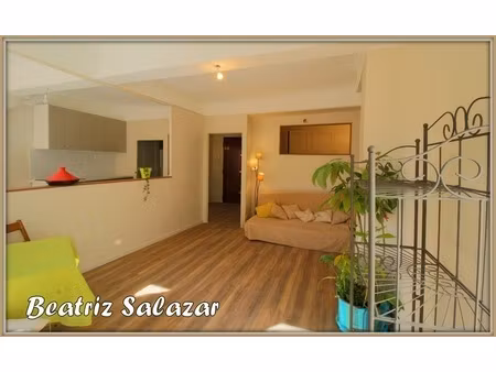 appartement rénové 3 pièces  avec granier et balcon à vendre au centre ville de digne les 