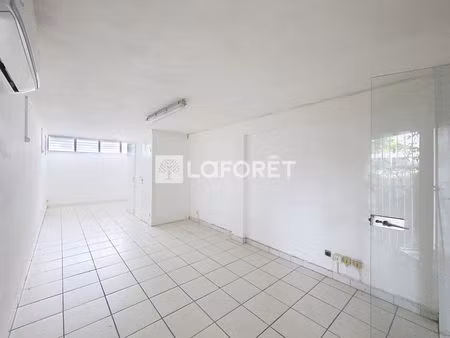 local commercial de 28.59m² situé le gosier