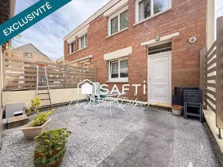 maison avec terrasse et balcon et garage double
