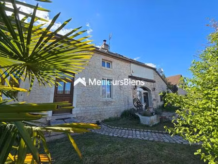 maison en pierre de 164 m² avec 5 chambres piscine