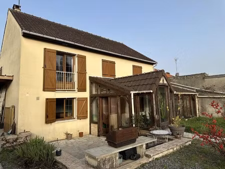 brou. maison de deux appartements