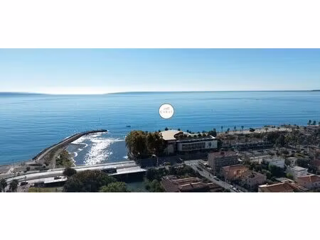 residence exclusive "pieds dans l'eau" entre cannes et monaco