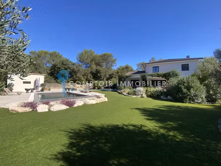 villa 7pièce(s) 5chambre(s) 200 m² nîmes (30900)