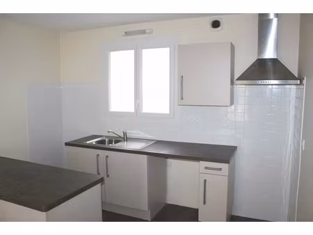 bel appartement t2  centre saint-cere